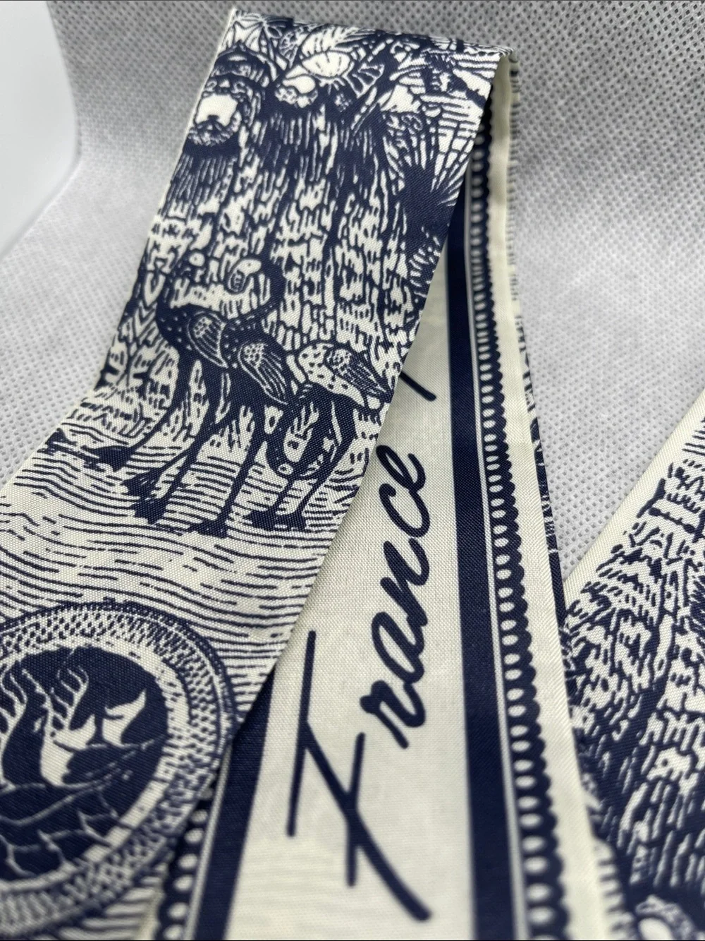 France Script Twilly Scarf - Navy & Ivory
